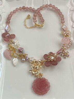 GP98-Handmade Strawberry Quartz,Rose Quartz And Pearl Flower Necklace